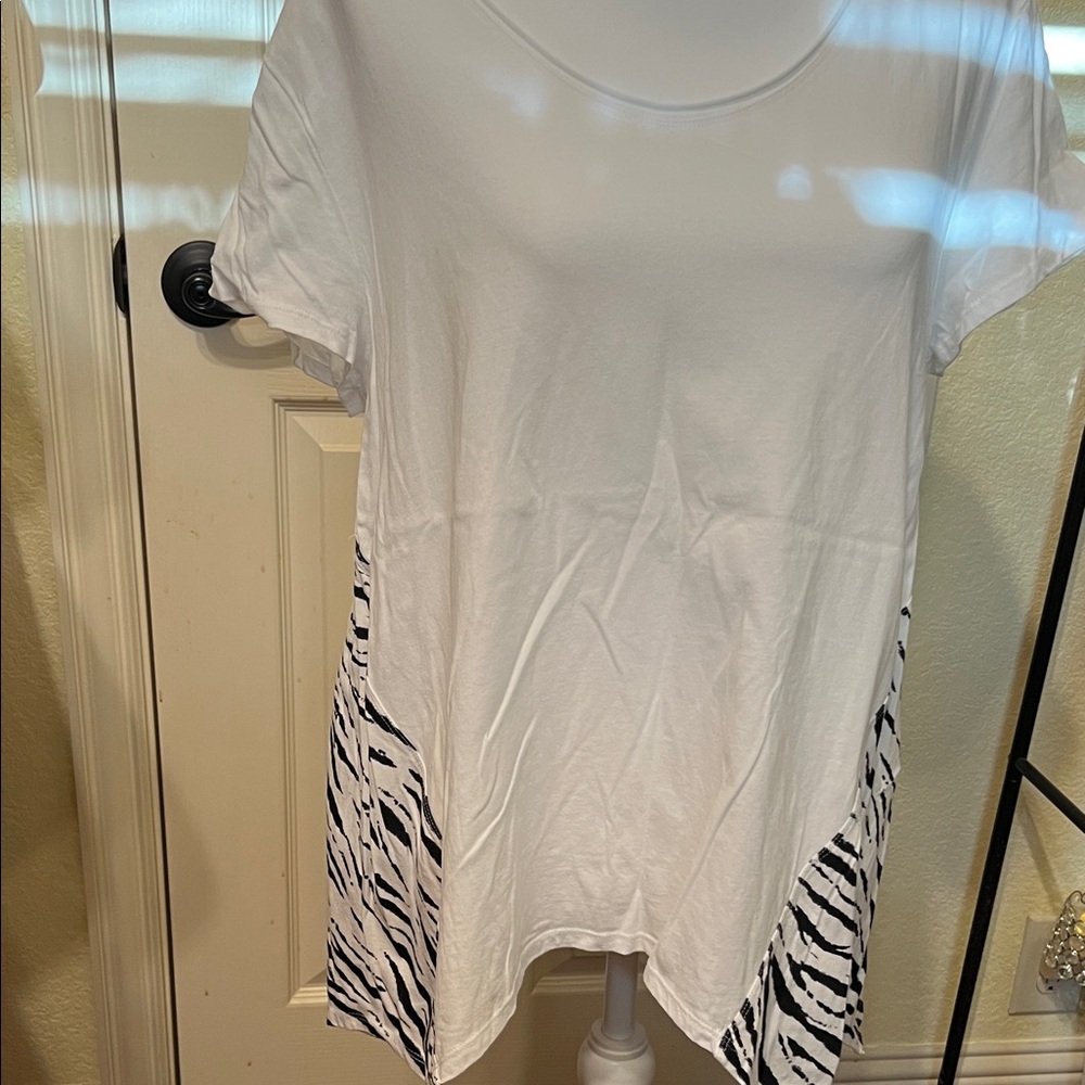 Skinnygirl White and Black Zebra Asymmetric bottom top
